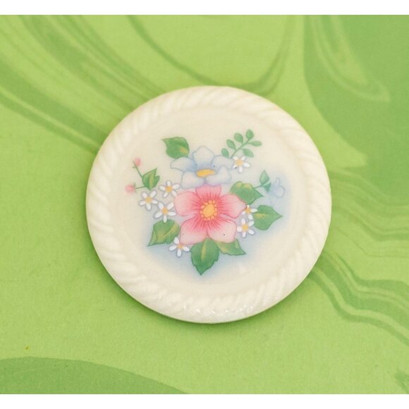 Vintage Floral Ceramic Painting Brooch by Avon - W20 - Picture 1 of 2